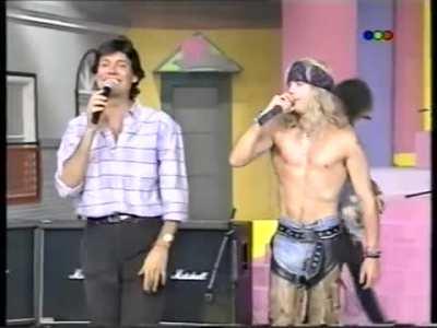 1993: Poison tocan en Ritmo de la Noche: Rompen todo y salen corriendo del estudio 😂