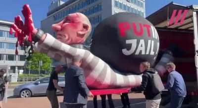 In Hague, during Putin’s inauguration, an action 