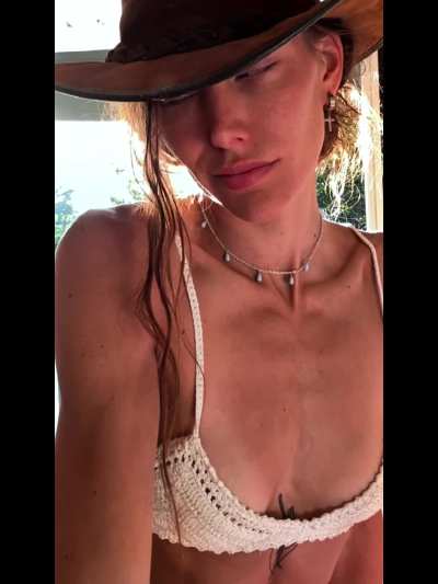 You know where to find a fit cowgirls like me