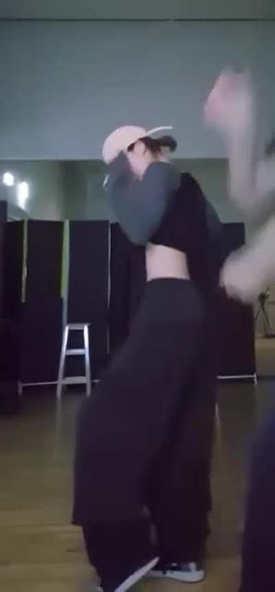 (LE SSERAFIM) CHAEWON and YUNJIN