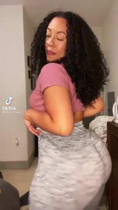Soft & Jiggly 73 (The Way She Is Looking Into The Camera) 👀🤤🍑😍