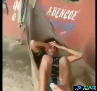 Ajudem-me, meus manos