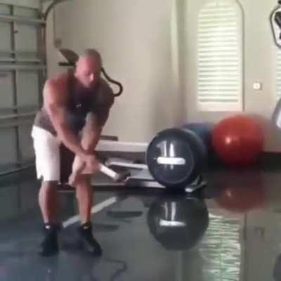 título foi dançar com o The Rock.