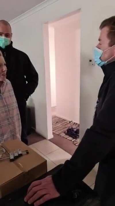 Арест за организацию протеста: женщина публично (то бишь в интернете) опротестовала меры связанные с пандемией.