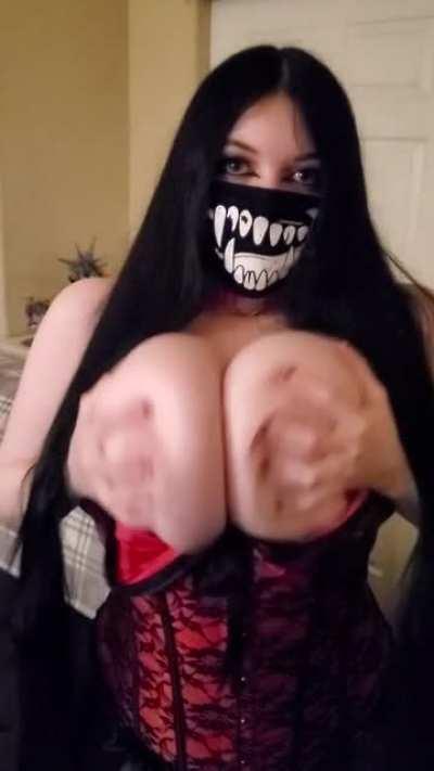 Corset doesn't fit my chest xD