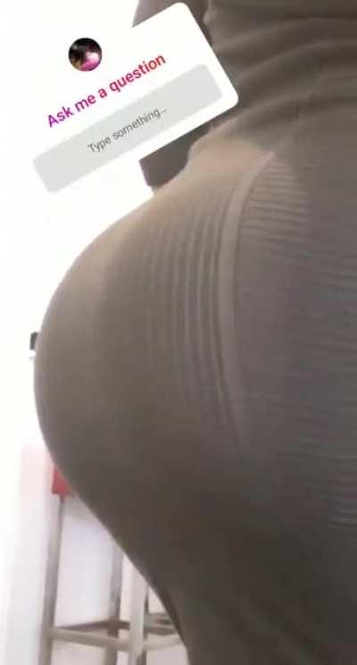 More of that ass from her old insta account