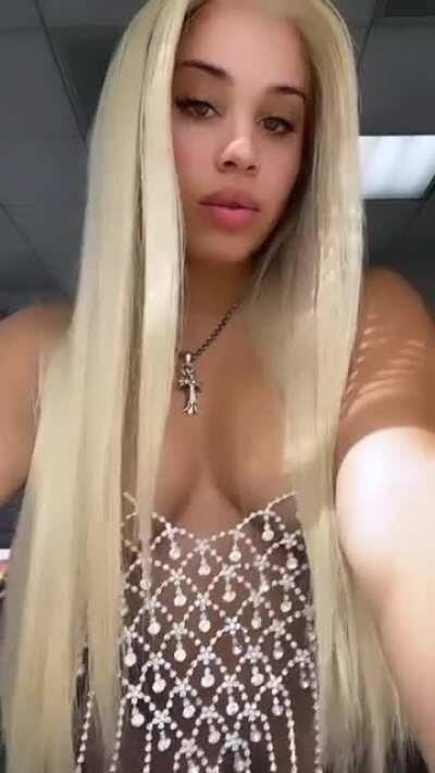 Showcasing some Cleavage