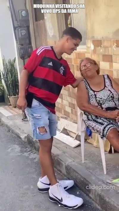 MUQUINHA VISITANDO SUA VOVO DEPOIS DA FAMA