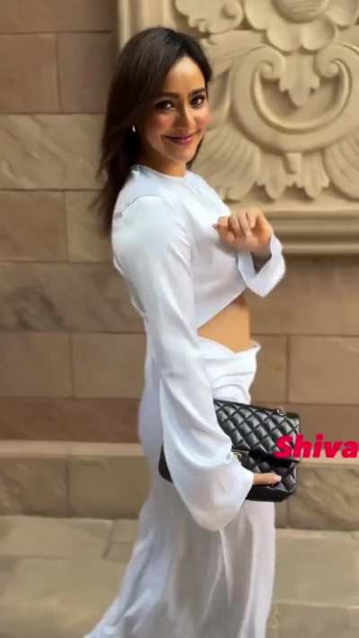 🅽🅴🅷🅰 🆂🅷🅰🆁🅼🅰 🅸🅽 🆂🅴🆇🆈 🆂🅰🆃🅸🅽 🅳🆁🅴🆂🆂