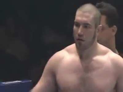 Japenese MMA fighter gets put to sleep for kissing his opponent.