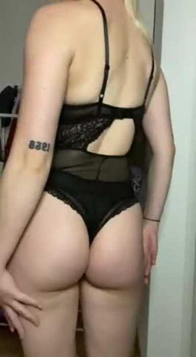 how hard would u slap that cake