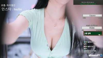 Crayon Pop - Ellin Massive Boobs and Cleavage Up close