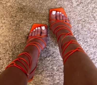 Her white toes! 👅👡