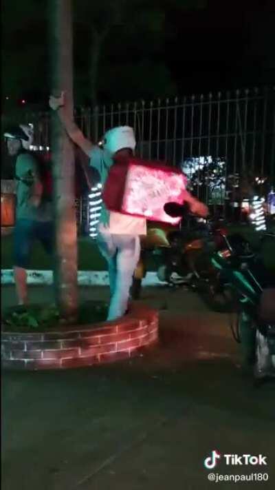 O porque das comidas do cellbit atrasarem