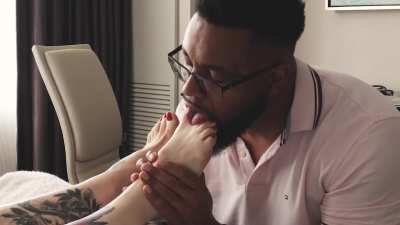 Temptress Raven Eve Foot Worship