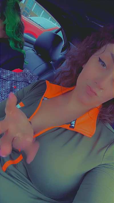 Come here good boy … show me how obedient you can be. I like big sends and mind fucked little pups 🤑🖕🏻🤭