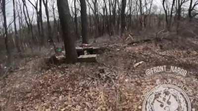 RU pov: High quality extended version of the video where two UA soldiers were killed from point blank range. Svatove-Kreminna front. Extremely graphic.