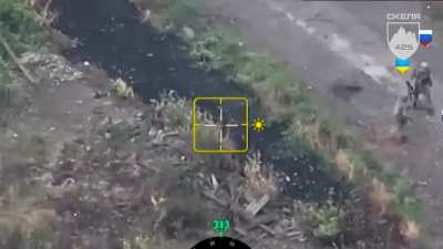 Close contact: Ukrainian soldier lets two Russians pass, then shoots them