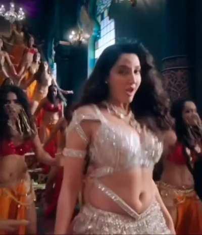 Nora fatehis sexy dance moves with that cake nd bouncy melons in slow mo. TRUST ME YOU WILL THANK ME...