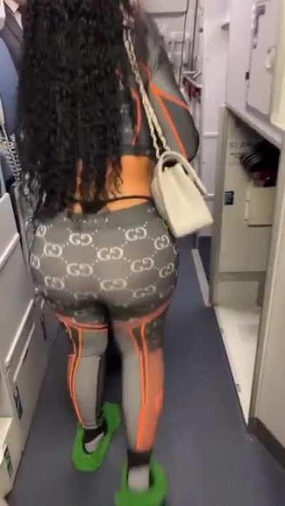 Thong showing in public🤤