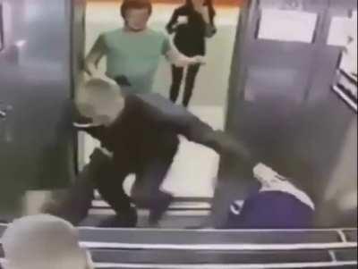 Mans clearly a historical military strategists, pulls a 300 Spartan narrow passage fight.