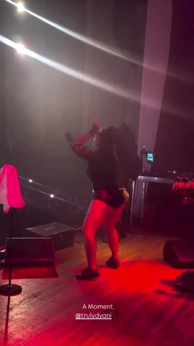 Naomi MT performing on stage with D'yani 🔥