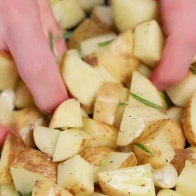Crispy Rosemary Potatoes