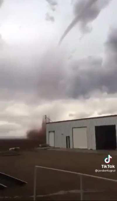 Rare stable footage of a tornado forming