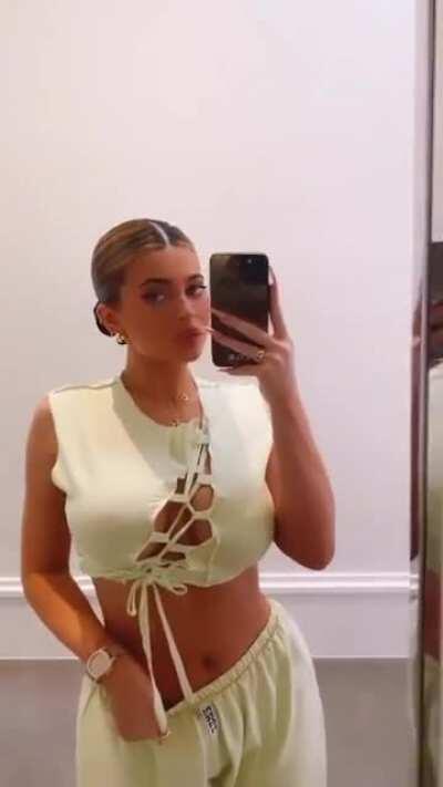 KYLIE TODAY 🤤🤍