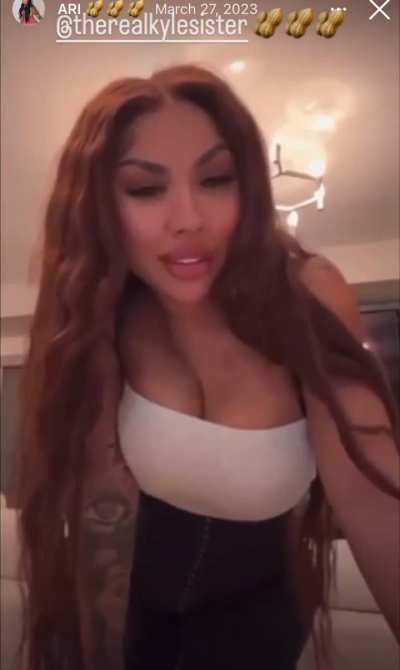 She proud of that 🍑 