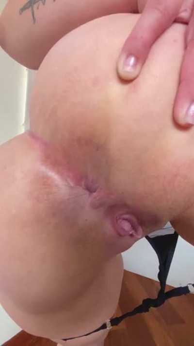 wait to see that tiny pink asshole winking up close;)