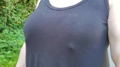 Jiggly pokies in the wild