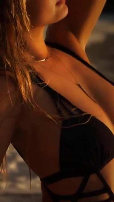 Chrissy Teigen - Sports Illustrated Swimsuit 2016 - Inmates Vertical Edit