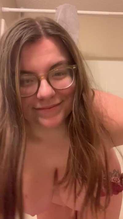 Will you appreciate my jiggly body? My ex left cause I put on a few pounds 😅😸