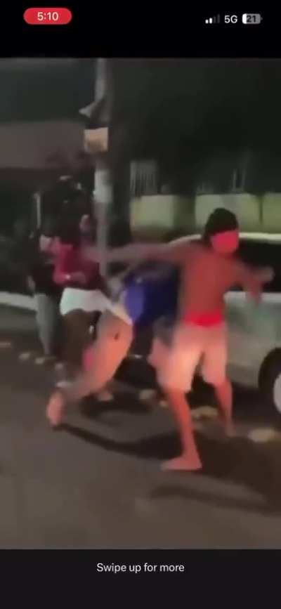 Casual UFC enjoyer puts boxing world champ on life support😭😭😭