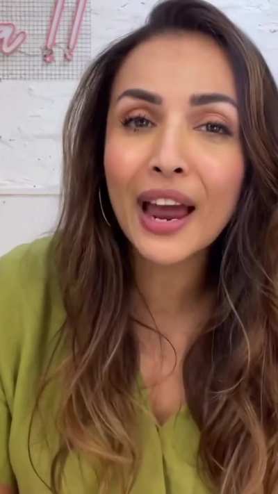 Malaika Arora Look So Cute Younger 😘💚