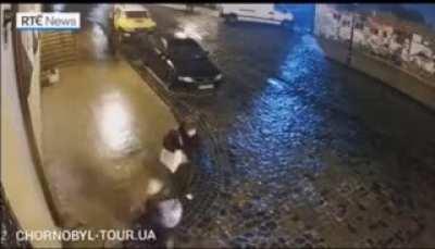 o cara caiu 18 vezes KKKKKKKKK