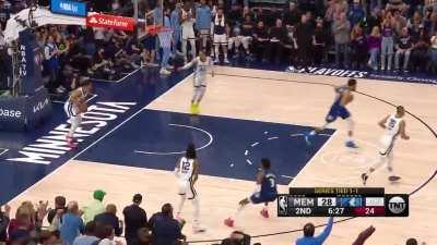 [Highlight] Pat Bev throws it off the backboard to himself then lays it in