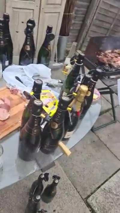 Sistem inovator pentru desfacut dopurile: 