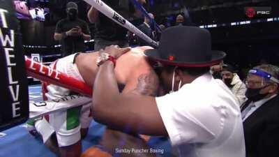 Gervonta ‘Tank’ Davis Knocks Out Leo Santa Cruz With A Counter Orthodox Left Uppercut In Front Of A Live Texas Crowd