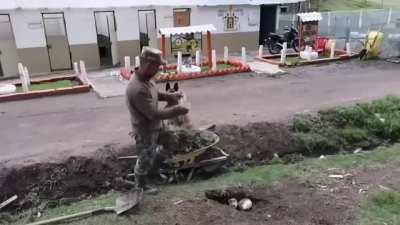 My name is Giovanni Giorgio but... Two heads are better than one/Меня зовут Джовани Джорджио. Одна голова хорошо а две лучше.