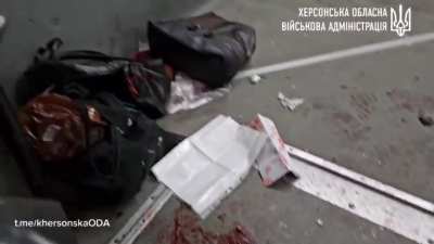 russian drone dropped an explosive on a civilian city bus in Kherson, Ukraine. One man died and 9 people injured.
