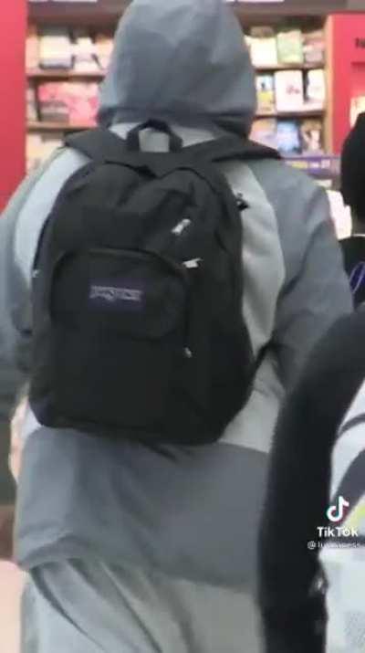 Off topic but look at lil ooozie