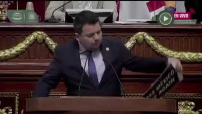 El diputado panista Raúl Torres pidió intervención extranjera desde el congreso de la CDMX