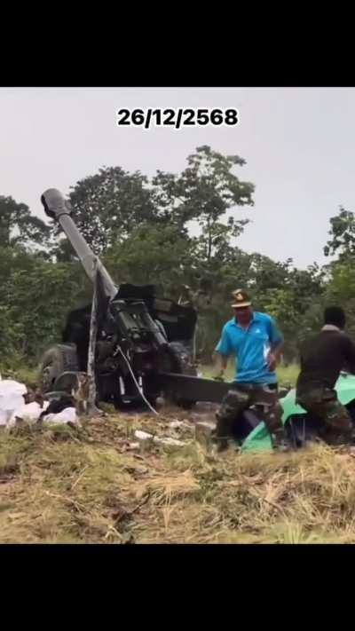 Cambodian soldiers firing D-20 howitzer towards Thai army's position during the Cambodian-Thai border conflict (December 2025)