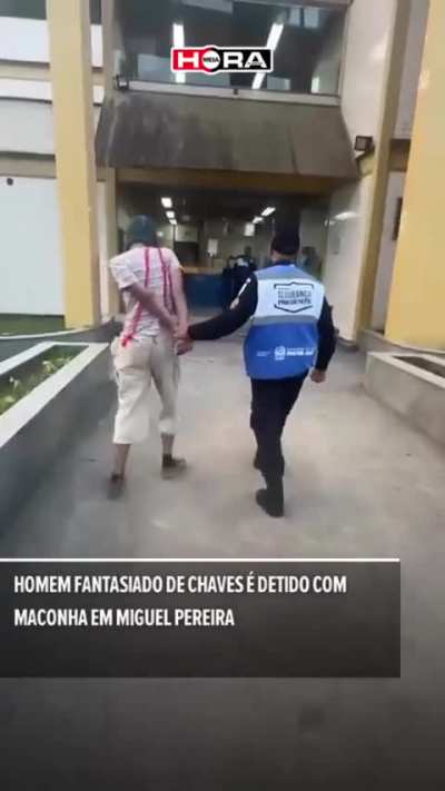 o cara nem sai do persoangem kkkkkk