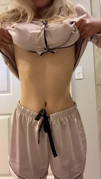 I love how round and perky my tits are 🥰