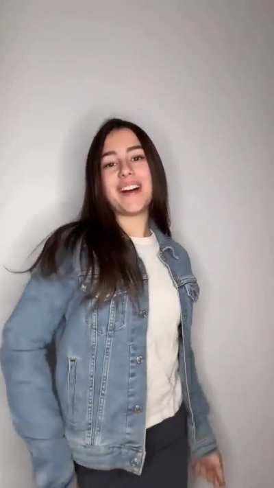 Ella es.: MARTINA, influencer. 2025.