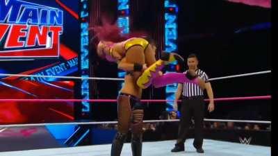 Brie throws Sasha over her shoulder (higher quality with sound)