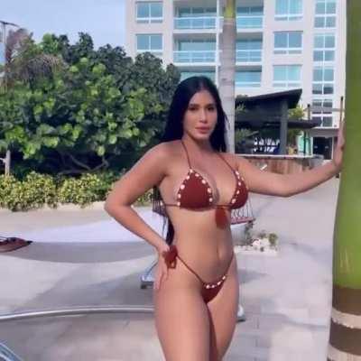 Roxana Ventura (@roxanaventuraa)